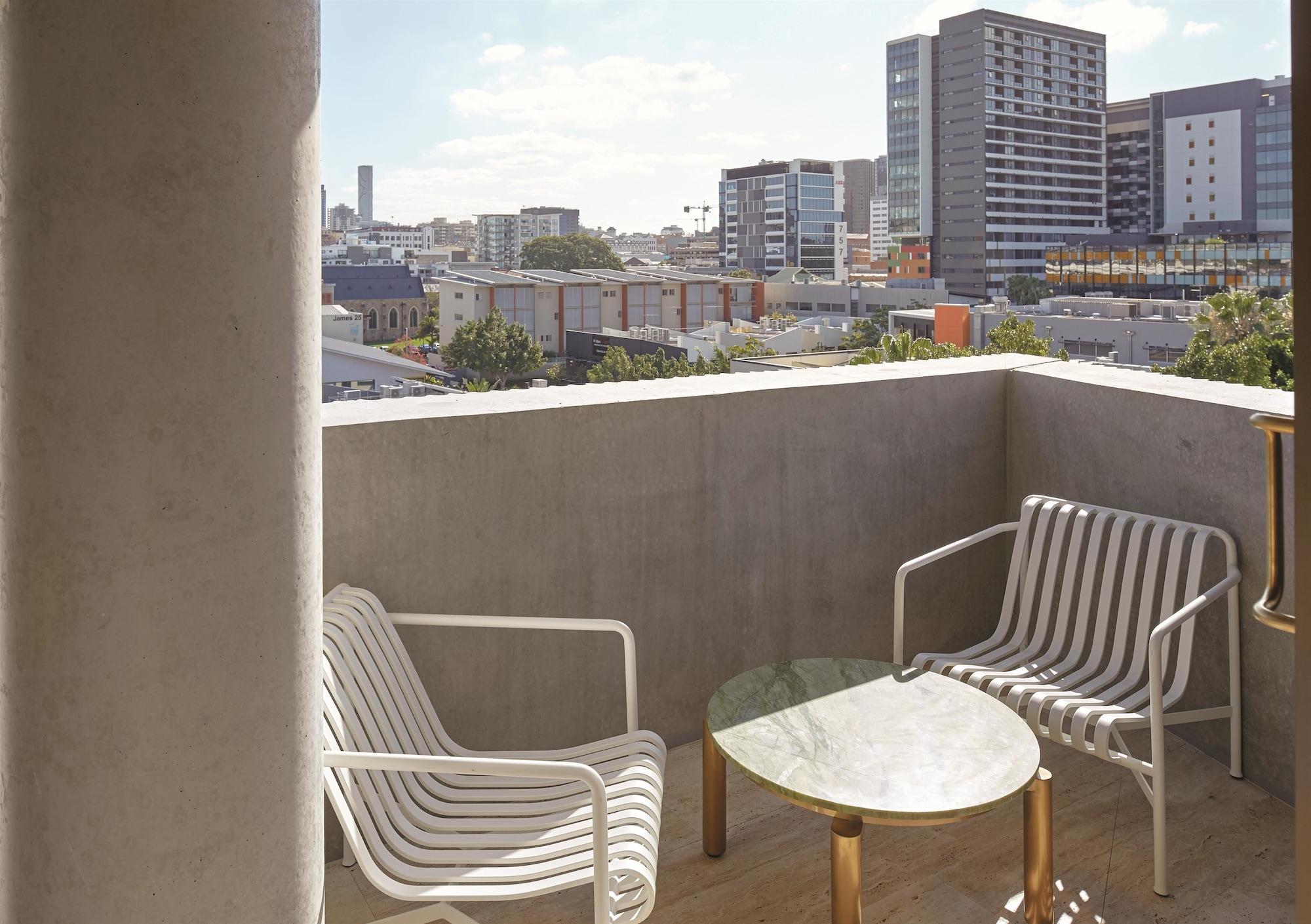The Calile Hotel Brisbane Bagian luar foto A balcony at the Standard East Village