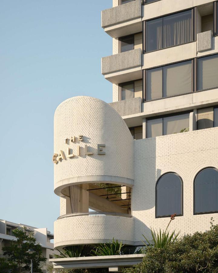 The Calile Hotel Brisbane Bagian luar foto The building's name on the corner of the building